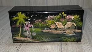 Vtg Chinese Hand Painted Lacquer Jewelry Trinket Box Velvet Lined Beautiful